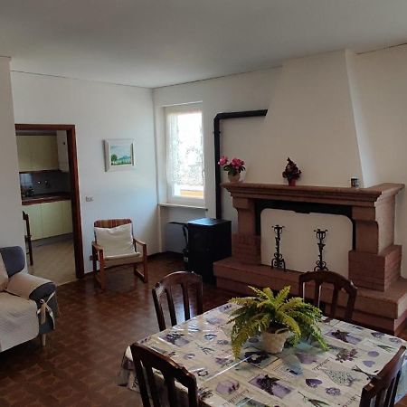 Attico Nel Borgo Apartment Torri Del Benaco Bagian luar foto