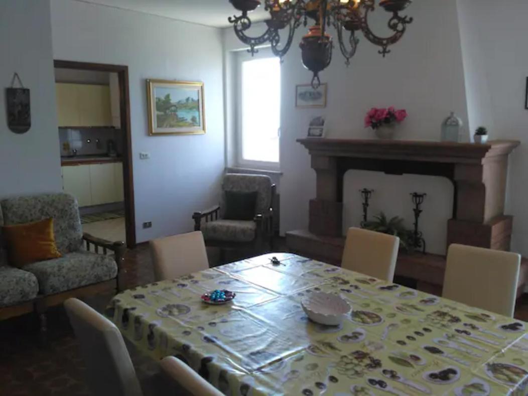 Attico Nel Borgo Apartment Torri Del Benaco Bagian luar foto