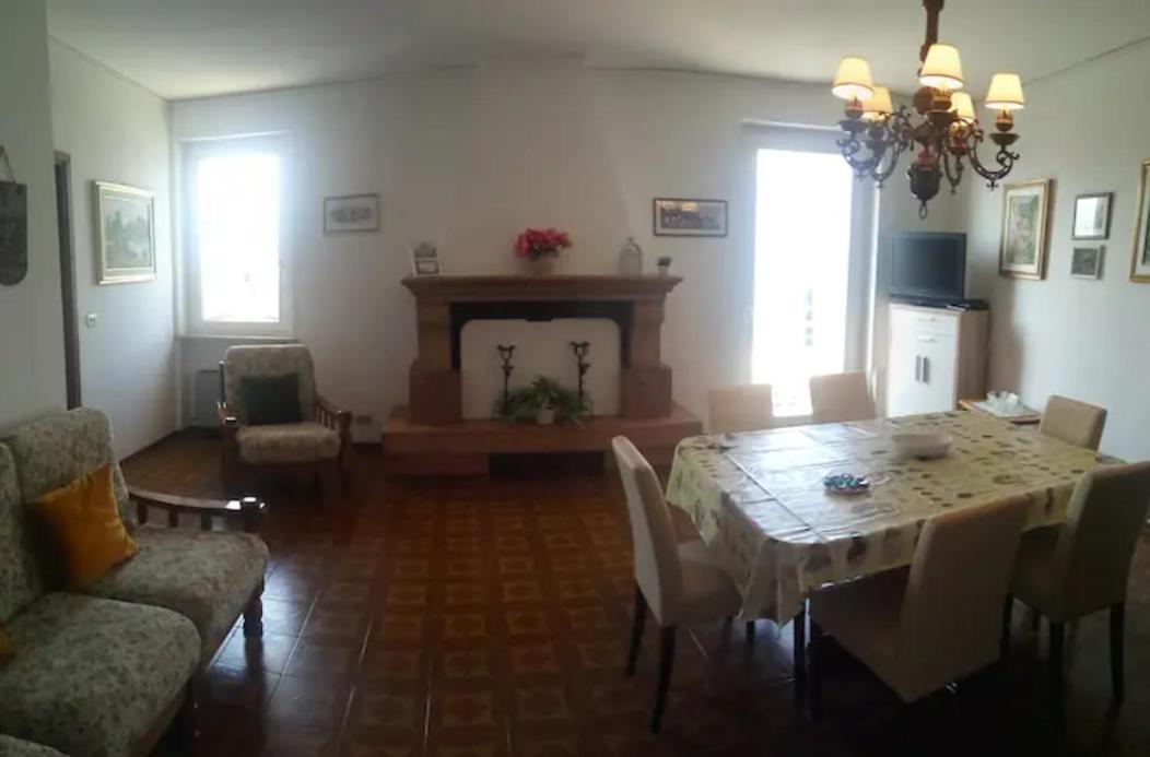 Attico Nel Borgo Apartment Torri Del Benaco Bagian luar foto