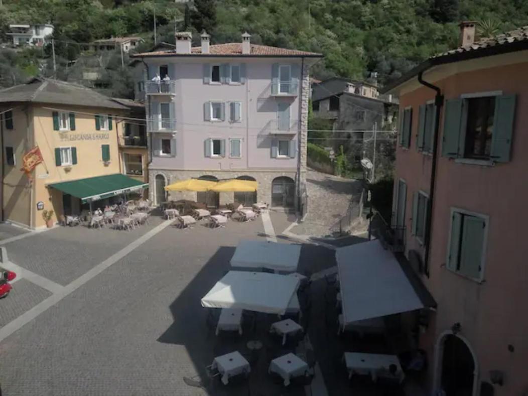 Attico Nel Borgo Apartment Torri Del Benaco Bagian luar foto